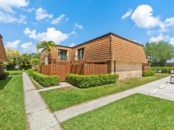 907 9th Lane, Greenacres, FL 33463