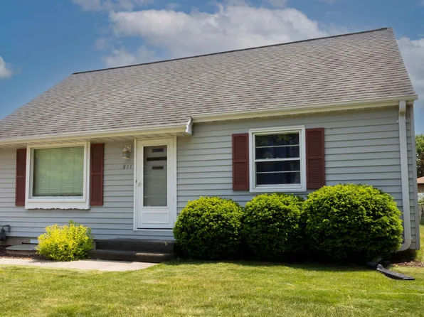 811 Stony Brook Ln, Green Bay, WI 54304