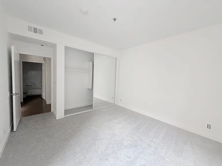 Perfectly situated 2 bedroom and 2 bathroom ! — Photo 7