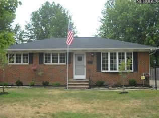 217 Maplelawn Dr, Berea, OH 44017