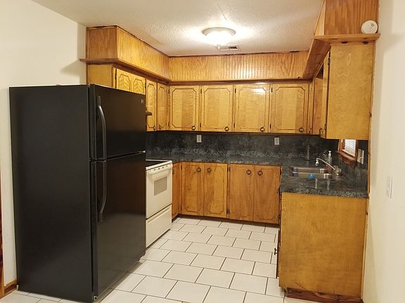 3rd image of 1627 S Hunter Ln