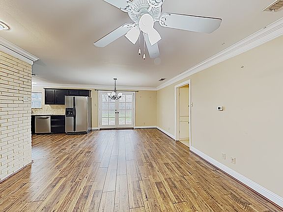 4th image of 810 Wisteria Way