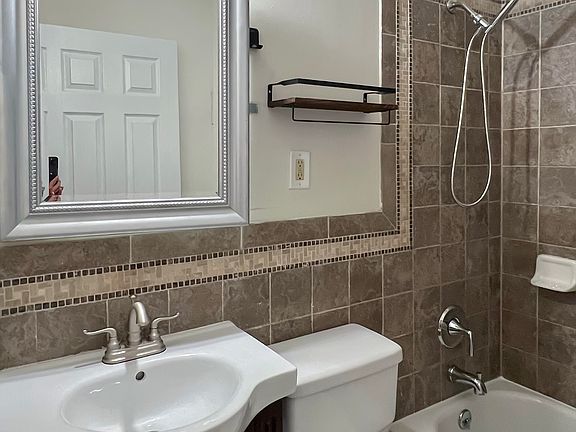 3rd image of 1611 Bainbridge St #1