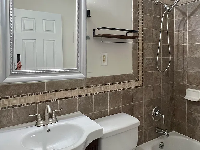 1611 Bainbridge St #1 — Photo 3