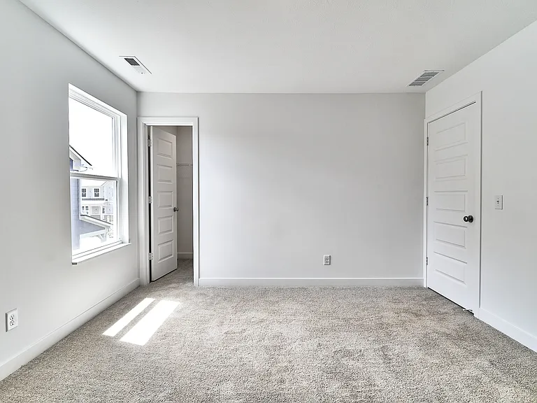 425 Eisenhower St — Photo 55