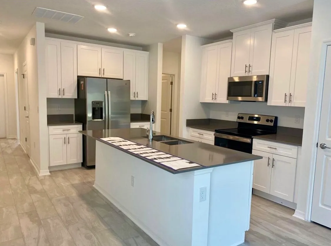 3 bed, 1444 sqft, $2,300 — Photo 2