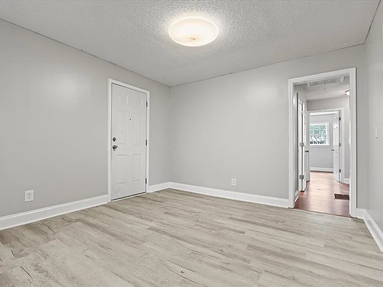 6112 Nazarene Rd — Photo 10