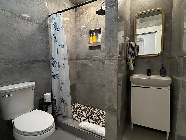 402 Hyde Park Blvd #1 — Photo 32