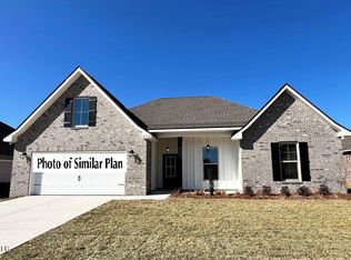 6025 Cardona Dr, Ocean Springs, MS 39564