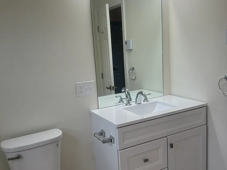 42-44 Adelaide Ave #2 — Photo 9