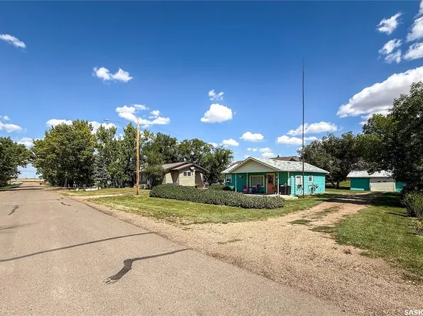 114 1st STREET W, Frontier, SK S0N 0W0