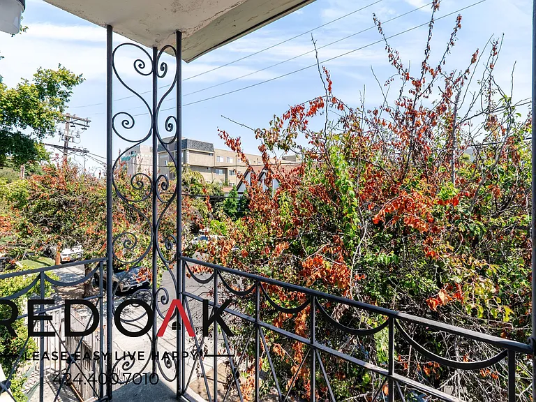 5443 Harold Way #5443-1/4-5 — Photo 14