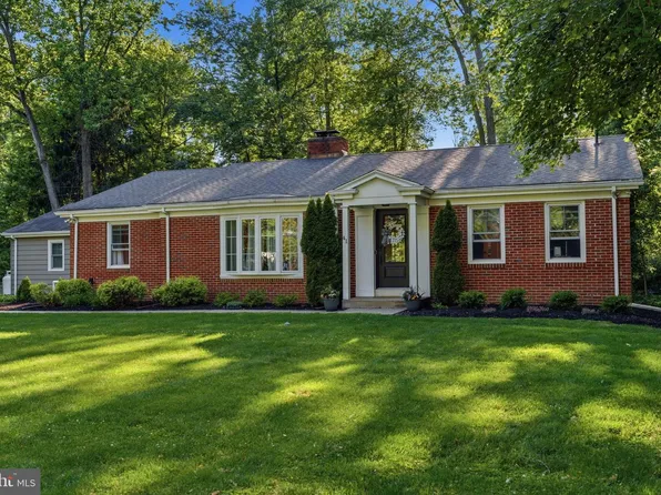 41 S Homestead Dr, Yardley, PA 19067