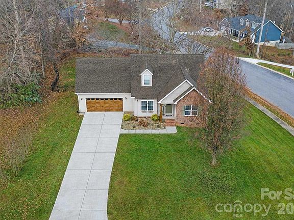 3rd image of 122 Valley Glen Dr