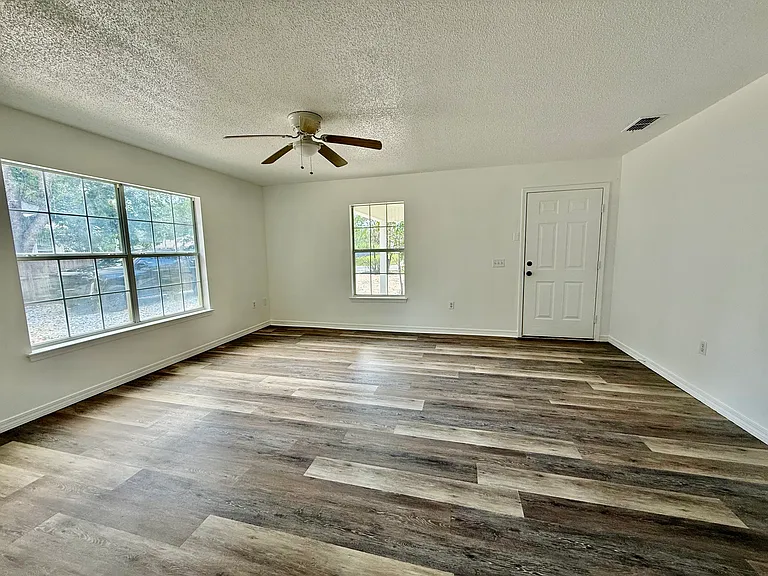 3042 Tiffany Ln — Photo 9