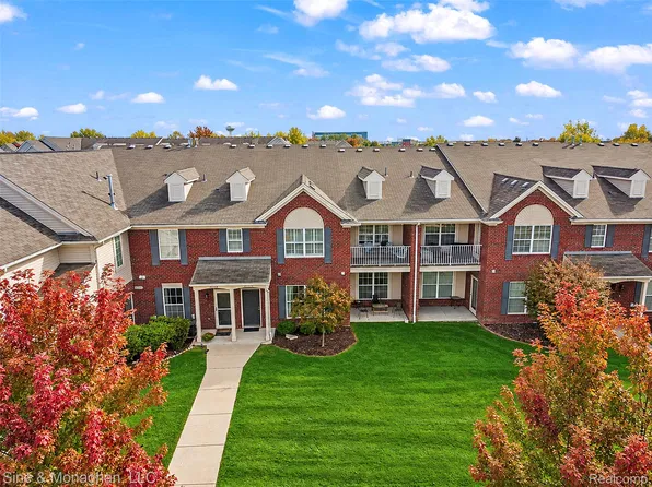 29782 Foxrun Cir, Warren, MI 48092