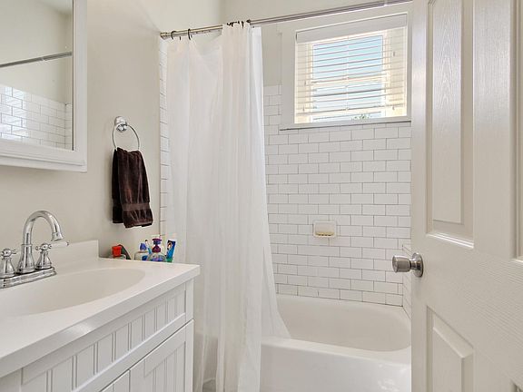 5th image of 2525 Aubry St