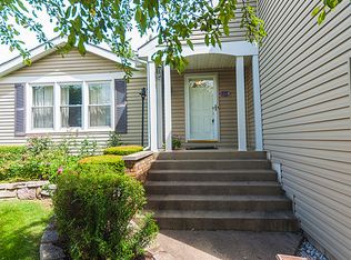 721 Thompson Blvd, Buffalo Grove, IL 60089