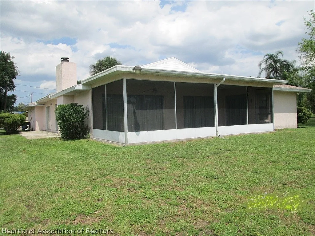 2 bed, 2.0 bath, 2171 sqft, $1,200 — Photo 2