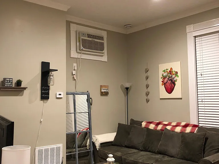 209 E Broadway St #5 — Photo 8