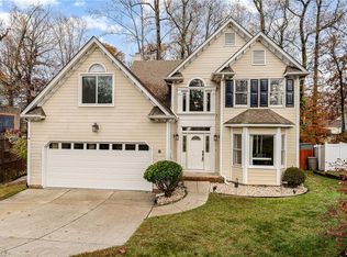 8 Downing Ridge Ct, Greensboro, NC 27407