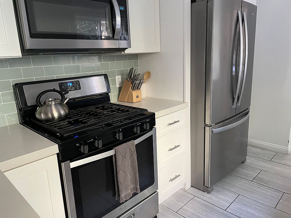 1st image of 275 Bay Shore Ave #275