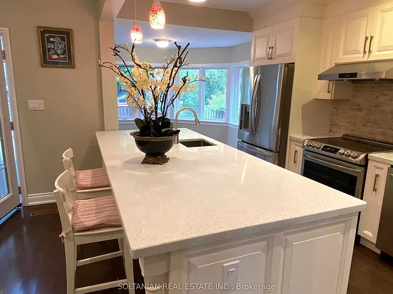 137 Colin Ave — Photo 11