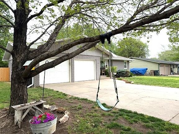 3rd image of 112 Willow Ln