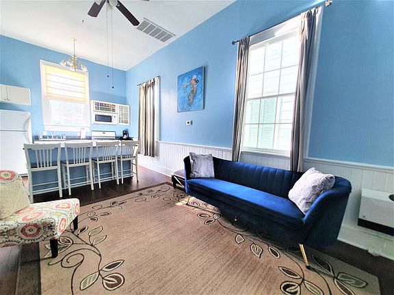 2nd image of 1720 Washington Ave APT 3