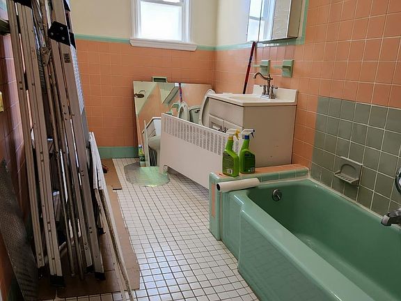 5th image of 146 Belknap Ave Floor 1