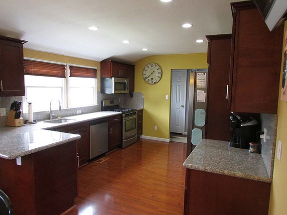 3rd image of 3008 Acorn Ave