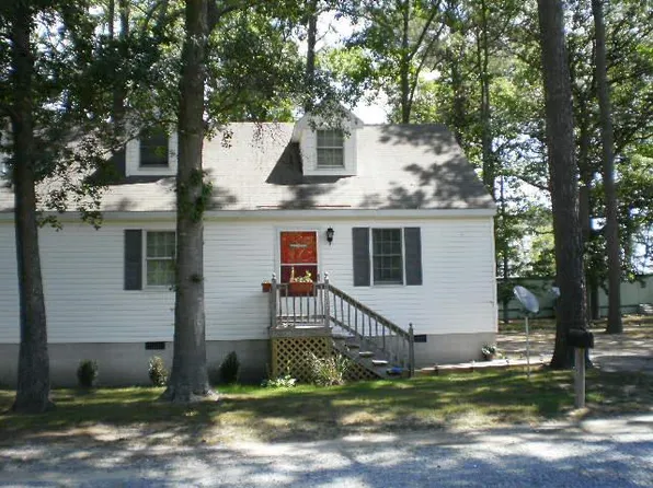 6707 Megan Dr, Chincoteague Island, VA 23336