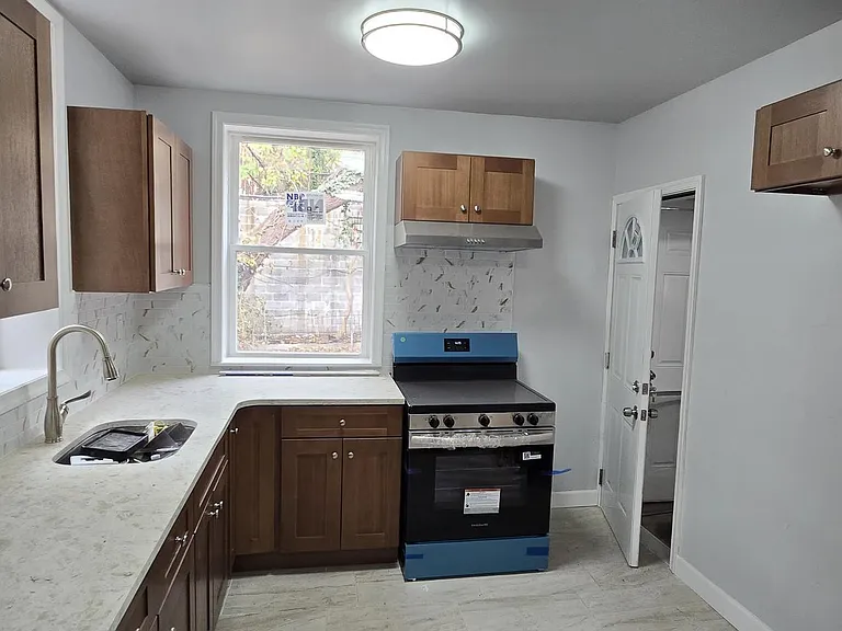 1411 W Loudon St — Photo 28