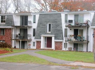 96 Main St APT F9, Foxboro, MA 02035