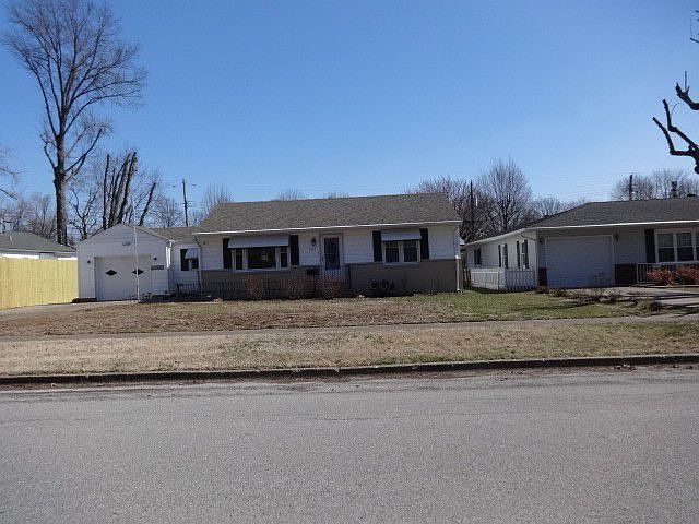 1st image of 703 Dogwood Ln