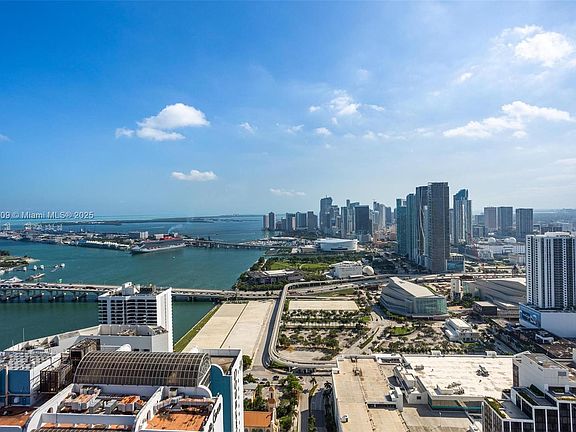 3rd image of 1750 N Bayshore Dr APT 5608