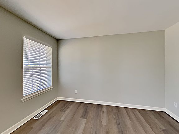 4th image of 16628 136th Ave E