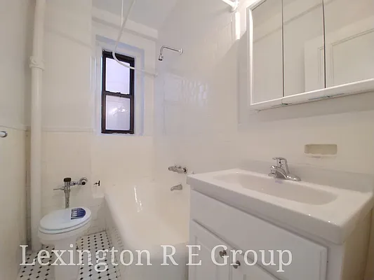 Rented by Lexington Real Estate Group | media 42
