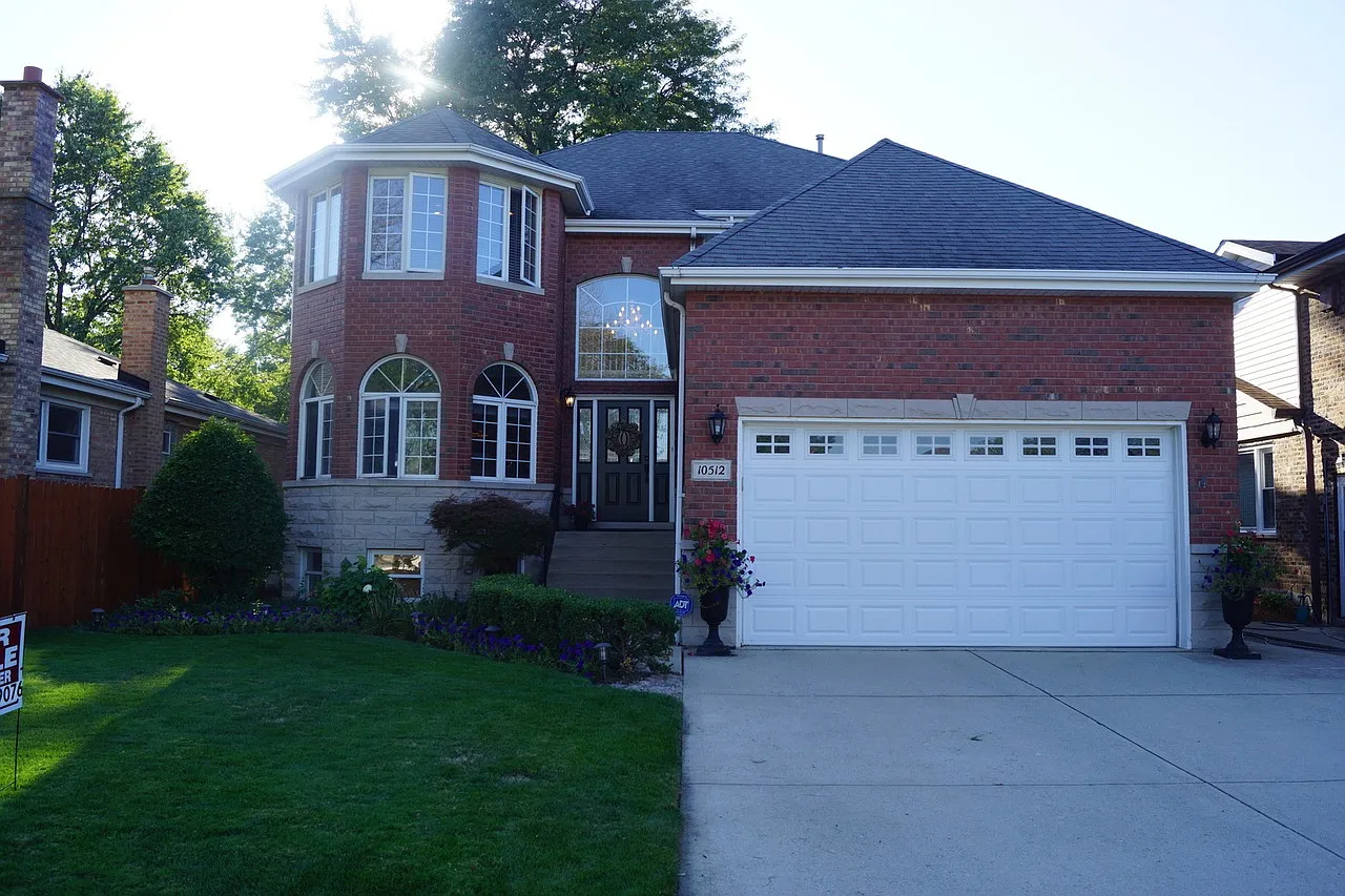 10512 Kedvale Ave photo 1