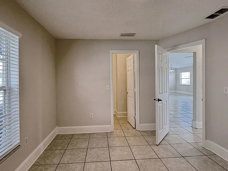 332 Cloverdale Rd — Photo 13