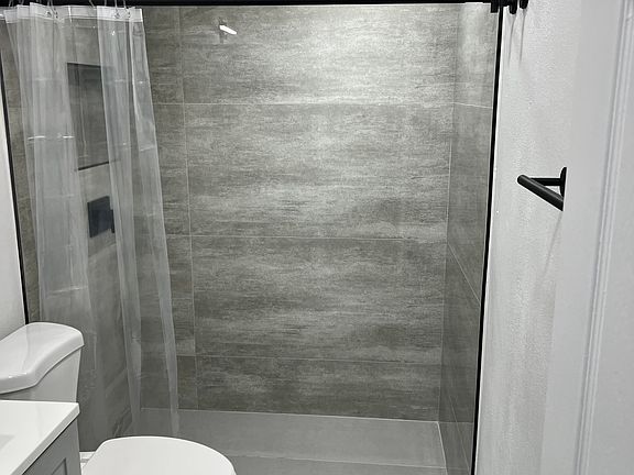 4th image of 5208 Via Hacienda Cir
