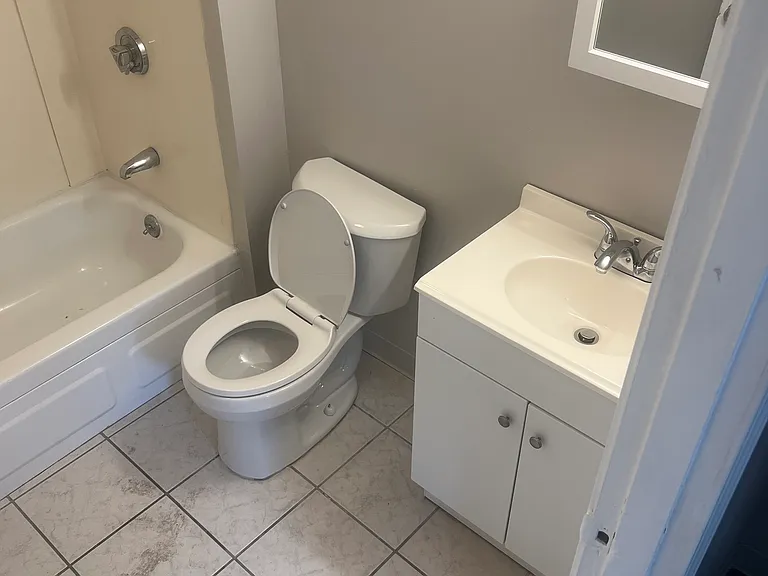 65 Curve St #7 — Photo 9