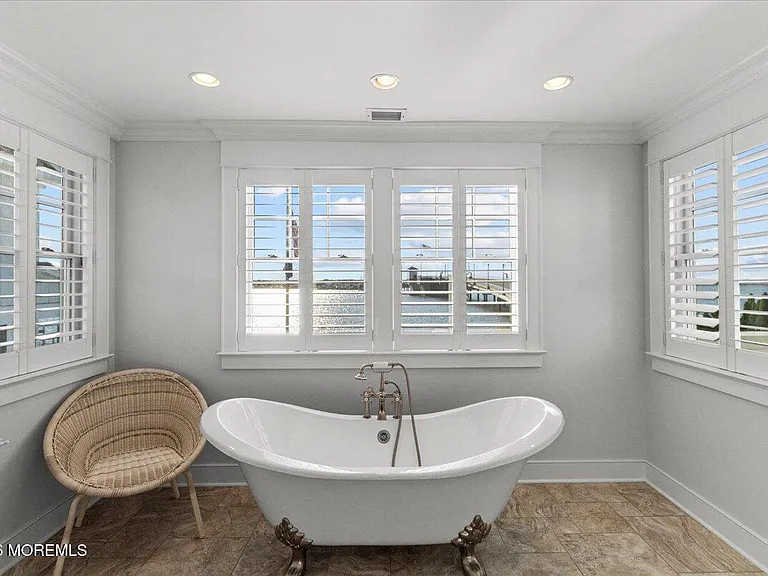 1200 Bay Ave — Photo 25