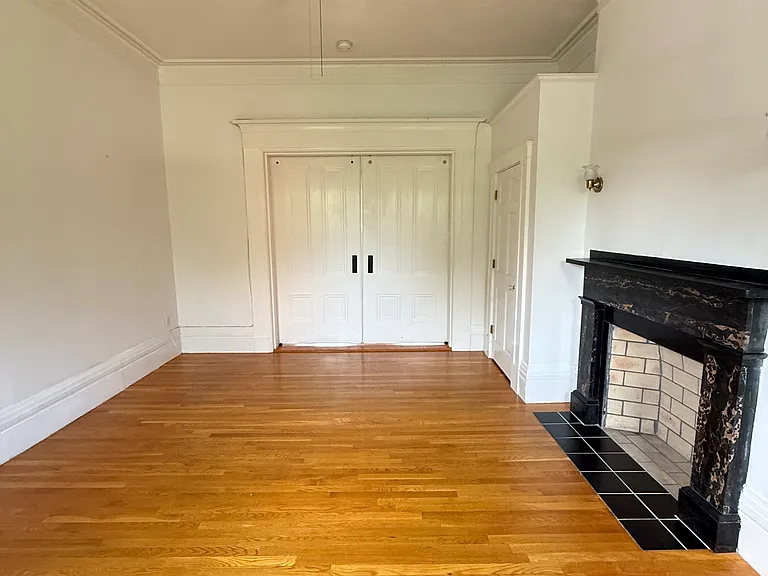 187 Webster St #2 — Photo 6