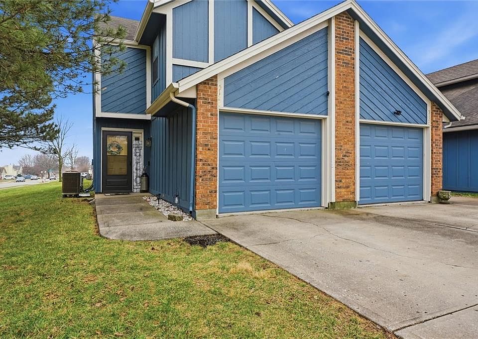 1st image of 512 NE Brookwood Cir APT D