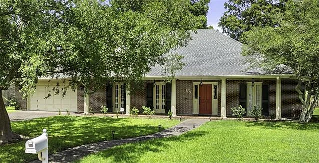 4 bed, 3.0 bath, 3243 sqft, $2,975 — Photo 1