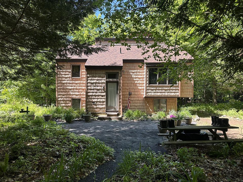 1st image of 11 Tamarac Dr
