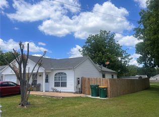 121 E Veterans Pkwy, Rogers, AR 72756