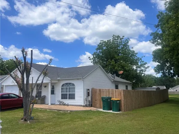 121 E Veterans Pkwy, Rogers, AR 72756