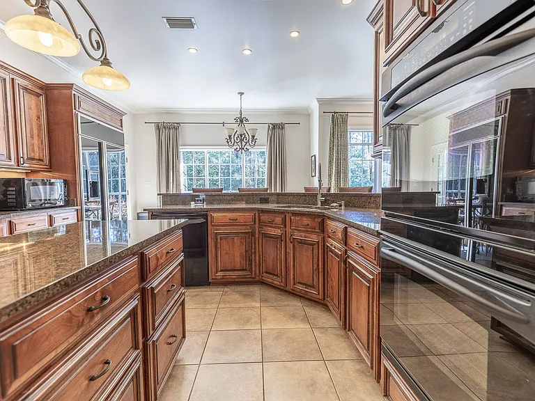 7316 Northbrook Cir — Photo 20